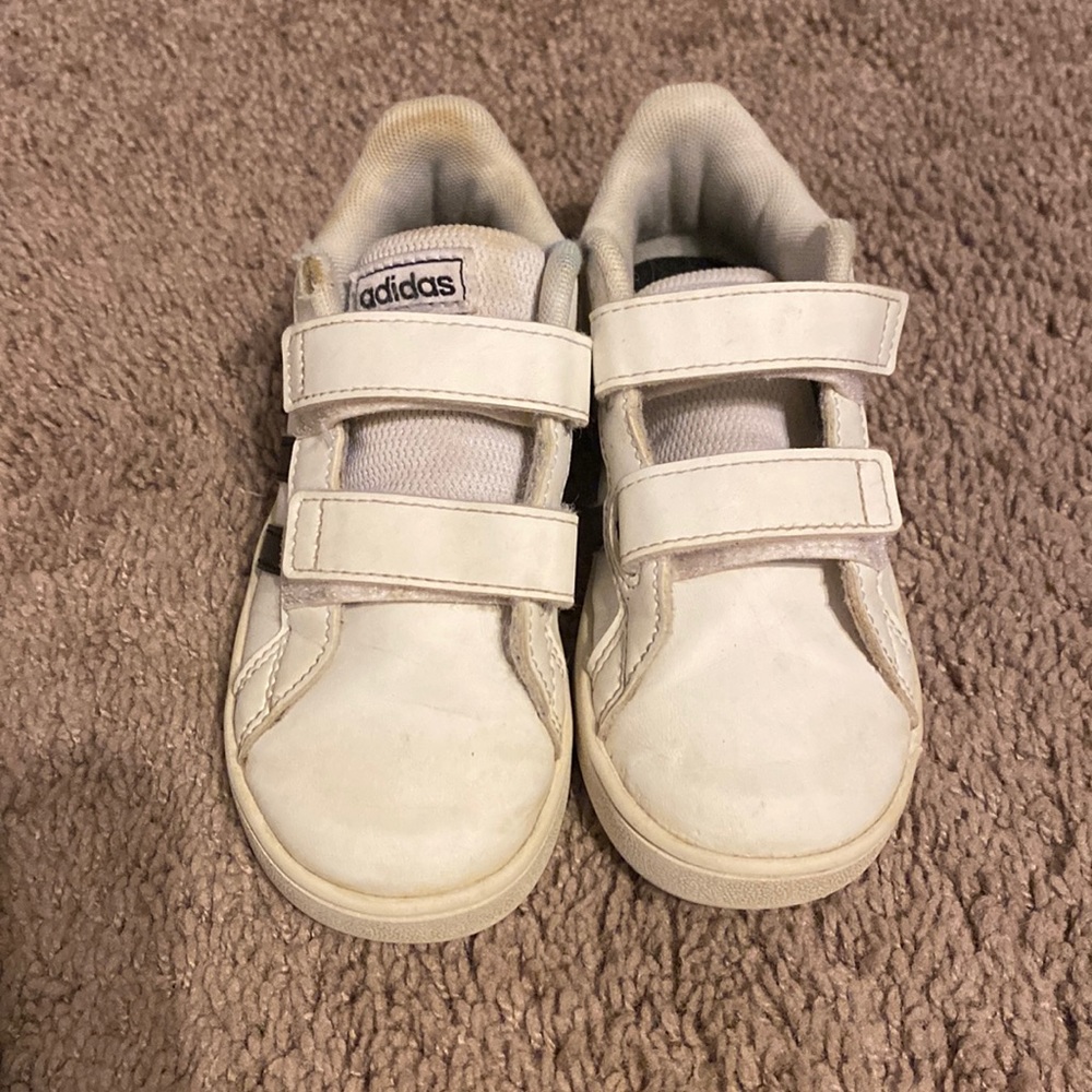 Adidas black stripe tennis shoes size 9k